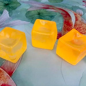 Quetschspielzeug in Form eines gelben Eiswürfels, durchsichtiges Gelee-Spielzeug zum Fühlen und Entspannen, weiches Stressabbau-Spielzeug, süßes Geschenk für den Schreibtisch