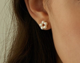 Pearl Earrings Stud Earrings Dainty Earrings Bridal Jewelry Pearl Jewelry Wedding Earrings Minimalist Earrings Mom Gift Wife Gift Bridesmaid