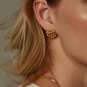 Shell Jewelry Summer Jewelry Beach Jewelry Stud Earrings Minimalist Jewelry Gold Earrings Dainty Earrings Statement Earrings Mom Gift Women
