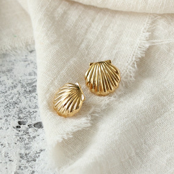 Cartier Gold Shell Earrings