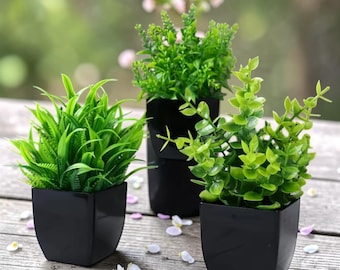 Pianta artificiale in vaso, verde finto realistico, vaso nero decorativo per scrivania