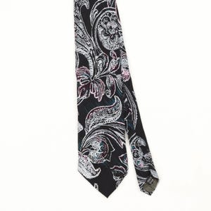 Cravate en soie vintage des années 1990, motif floral noir, large, pour homme.