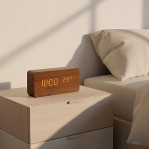 Houten led digitale wekker voor bureau en nachtkastje Moderne minimalistische thuiskantoorklok met temperatuurweergave van 12/24 uur