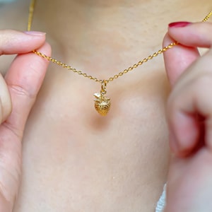 Jordgubbshalsband i guld, frukthalsband i 18K guld, 3D-jordgubbshänge i silver, bärhalsband, jordgubbssmycken, jordgubbspresent