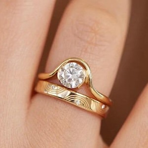 Celestial Diamond Wedding Ring Set, 14k Yellow Gold Round Diamond Bezel Engagement Ring, Unique Sun Engraved Matching Band, Curved Stacking