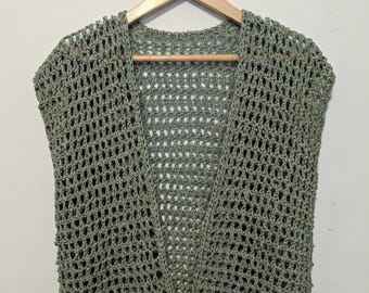 Chaleco de malla verde salvia tejido a mano a crochet