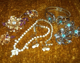 【vintage】ブローチ　120点以上　大量　まとめ売り　セット Assorted Vintage Brooches. Each Sold Separately. - Etsy