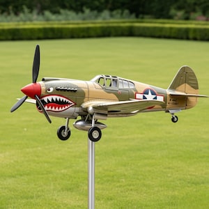 Iron Maiden Eddie Spitfire Windmill Spinner, 50-årsjubileumspilot 2D-flygplan trädgårdsprydnad