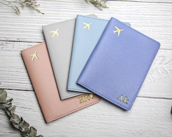 パーソナライズされたレザー製パスポートホルダー＆ラゲッジタグセット、ブライズメイド、花嫁、新婚旅行のギフト、旅行アクセサリー、女性へのカスタムギフト