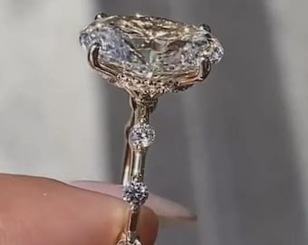 5 Ct Oval Moissanit Versteckter Halo Ring Oval Cut Abstand Stein Pave Ring Versteckter Halo Ring Space Dot Pave Ring 14K Gelbgold Ring für sie