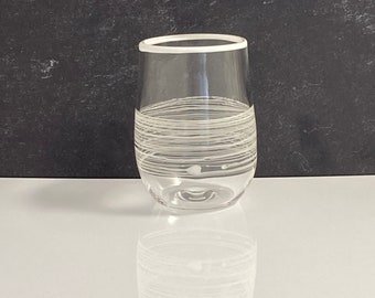 Stemless glass with white swirl and white rim