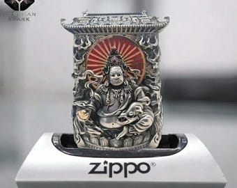 Encendedor Zippo coleccionable con intrincado diseño de deidad guardiana, plata antigua, regalo único para él, accesorio para hombre para cumpleaños o Día del Padre.