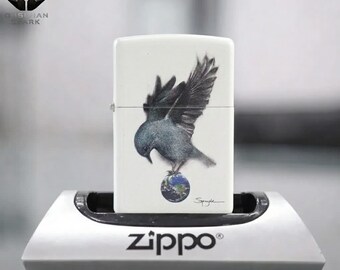 Encendedor metálico minimalista blanco con forma de pájaro, regalo coleccionable para él, encendedor a prueba de viento estilo Zippo, diseño de cuervo volador en la Tierra, idea de regalo estética