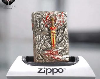 Encendedor Epic Sword Art, idea de regalo, diseño Zippo grabado de fantasía, acabado plateado esculpido, regalo de cumpleaños para él, accesorios coleccionables para hombre