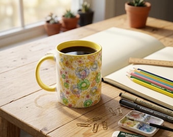 Keramische gele Mok met Gekleurde Binnenkant,  Koffiemok met Vrolijke gele Bloemenprint - Cadeau voor een ieder die van bloemen houdt