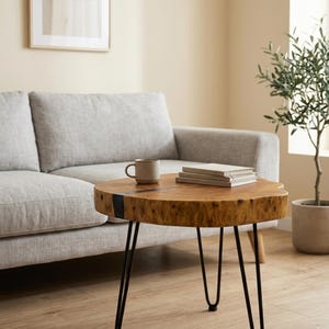 Mesa de centro de resina epoxi con borde natural, mesa auxiliar redonda de madera maciza, muebles rústicos modernos.