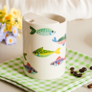 Handgemachter Keramik Reisebecher, Ozean-Fisch-Design, Unterglasur gemalt Kaffee-Liebhaber Geschenk