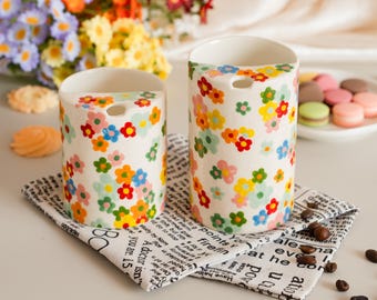 Mug de voyage en céramique fait main, gobelet en poterie floral peint à la main avec couvercle