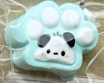 柔らかくてぷにぷにしたポチャッコ型のおもちゃ ― 伸縮性があり、ゆっくりと反発する感覚刺激玩具でストレス解消に効果的｜子供から大人までお使いいただけます。