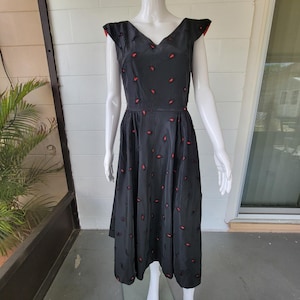 red and black 50s dress 50s Style Dresses for Women Vintage 1950s Halter Retro Cocktail Dress 40's  50's Polka Dot Pinup Dresses for Women Rockabilly Audrey Hepburn Halloween  Costume 1960s Tea Party Pin up Outfits Black+Red M