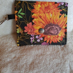Cartera pequeña o mini. Monedero o cartera de crédito o DNI. Hecho a mano. Flores florales/otoño. Muy bonito