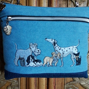 Perros sentados en fila bordados realizados sobre tela vaquera. Cachorros. Bolso bandolera. bolso o cartera. hecho a mano