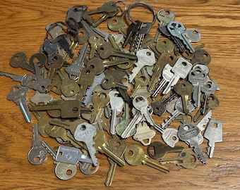 105 Vintage Keys Yale Lion/Master +++ Over 2 lbs