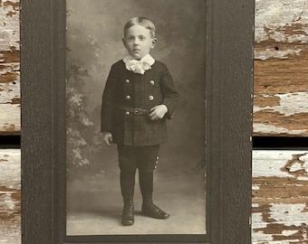 Antieke foto, Victoriaanse jongen, kabinetkaart