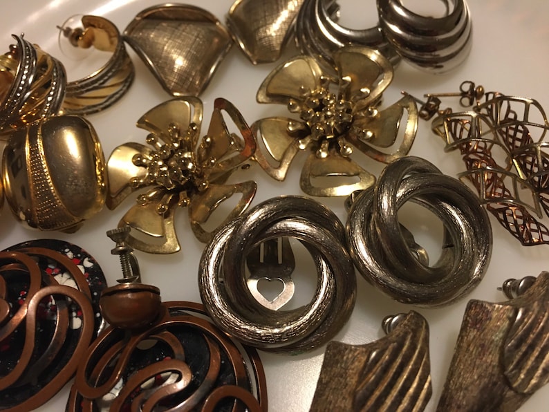 Nine Vintage Mod Metal Earrings Modernist Fun Designs Lot