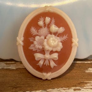 Vintage Avon Brooch Carved Resin Bouquet Of Flowers