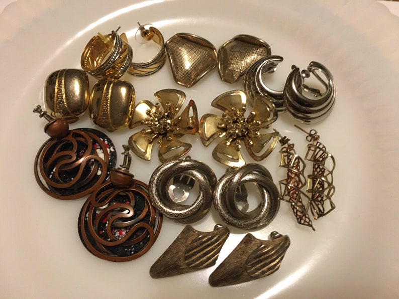 Nine Vintage Mod Metal Earrings Modernist Fun Designs Lot