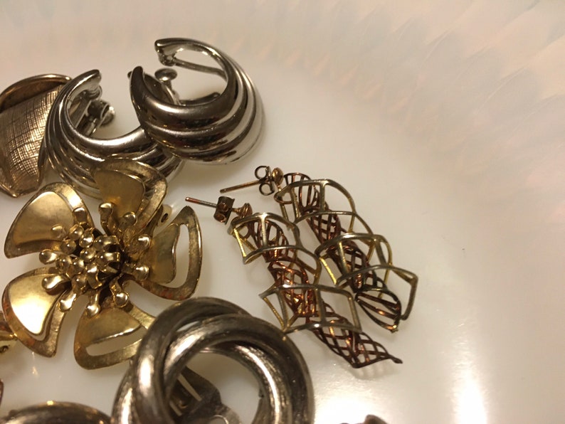 Nine Vintage Mod Metal Earrings Modernist Fun Designs Lot