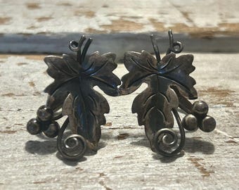 Vintage Sterling Grapes Leaf Screw Back Earrings Possibly Taxco