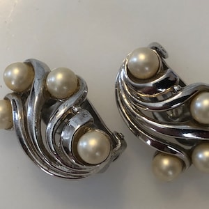 Vintage Crown Trifari Faux Pearl Clip On Earrings