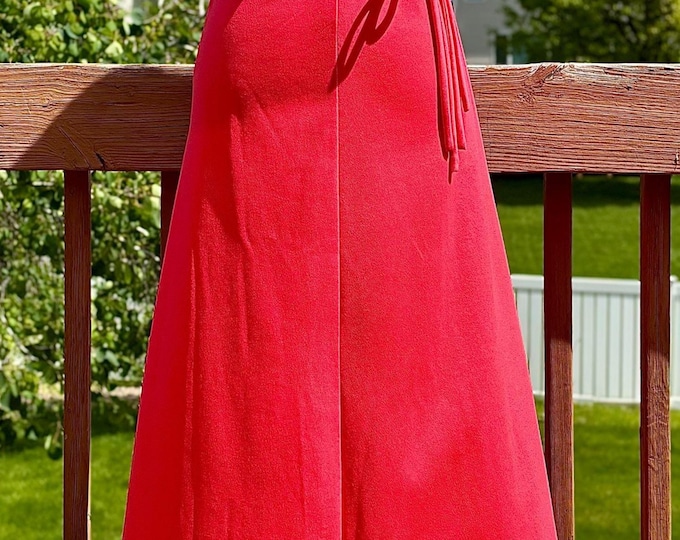 Vintage 1960’s-70’s Coral Jersey Knit Gown Ladies S/M