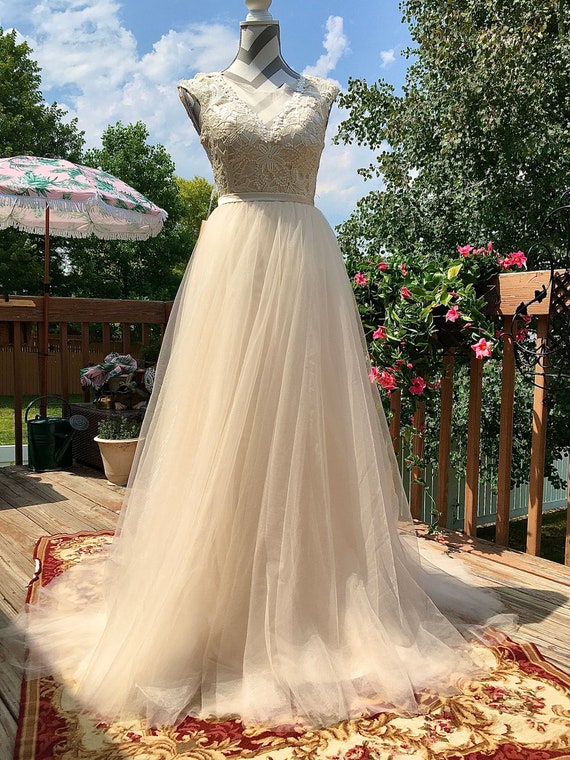 Mingda's Dress Wedding Gown *Size 2 Unaltered