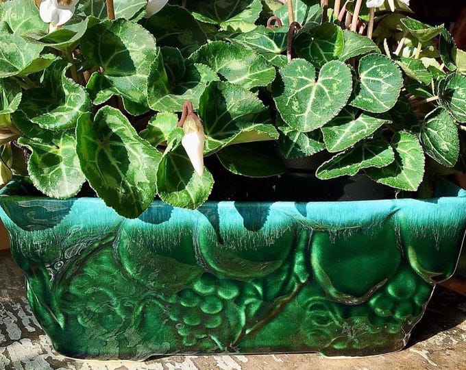 Hull Pottery USA Green Drip Grape & Vine Flower Pot