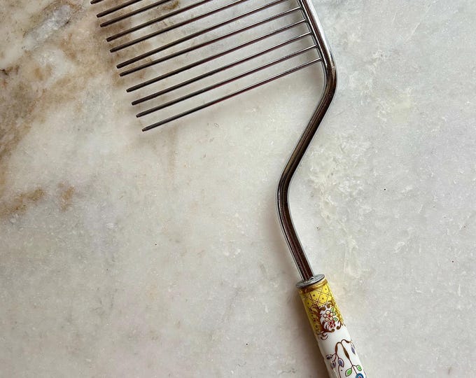 Sheffield England House of Prill Cake Comb