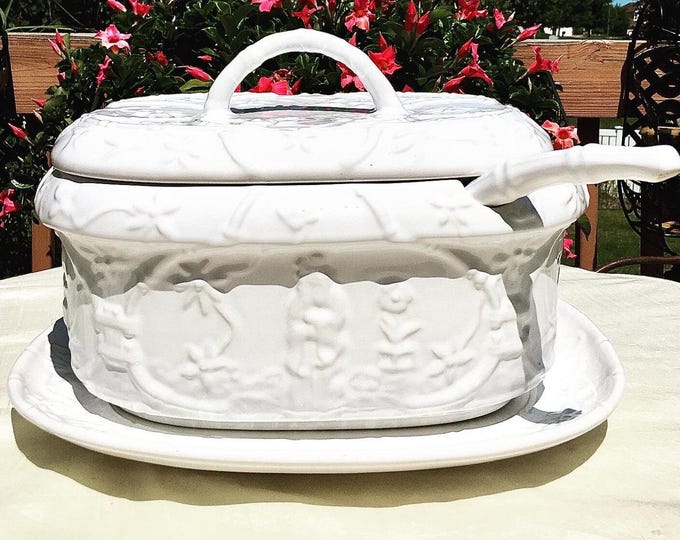 Loucarte White Chinoiserie Tureen *4 Piece Set