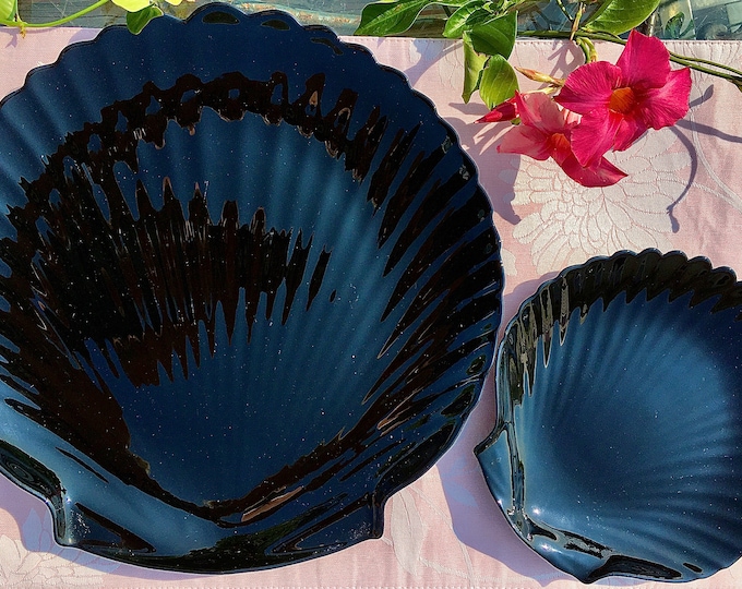 French Black Onyx Glass Shell Platters by Arcoroc, France *Pair