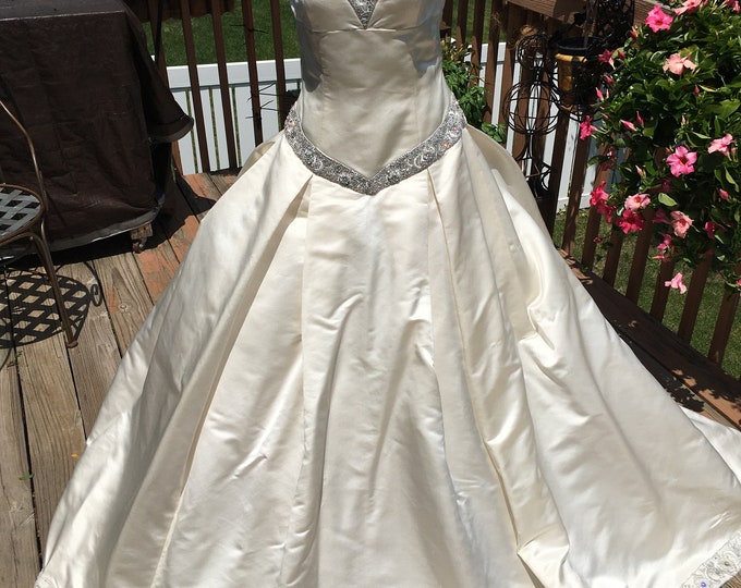 Stephen Yearick Couture Wedding Gown Size 10 *With alterations