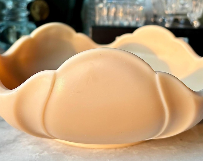 Westmoreland “Tulip Bowl” in Peach/Almond Slag
