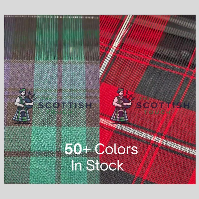 Op de afbeelding: Afbeelding van twee Schotse tartan stofstalen. E&eacute;n staal heeft groene, paarse en grijze ruitjes, de andere rode, zwarte en witte ruitjes. Elk staal heeft een Schotse doedelzakspeler illustratie en het woord "SCOTTISH". De tekst "50+ Colors In Stock" is ook zichtbaar.