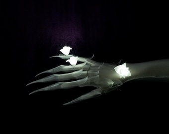 Queen Bee Female Cosplay Hand Armor Light Up Glove 3D Printed PETG Nylon Prop Fantasy Gamer Gift Collectible Costume Accessory