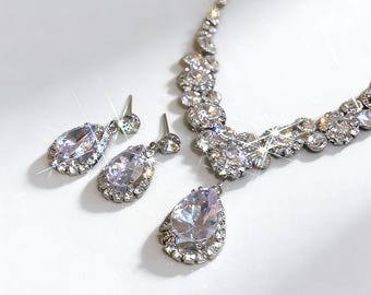 Sparkling Rhinestone Flower Waterdrop Necklace, High-End Light Luxury Niche Choker, Evening Bridal Clavicle Chain for Women