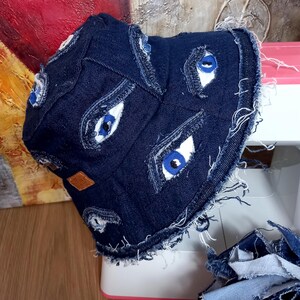Chapéu Bucket Unissex THE EYE em Jeans Reciclado, Chapéus Unissex feitos de Jeans Reciclado, Chapéu Bucket Artesanal, Chapéu em Jeans Patchwork Reciclado