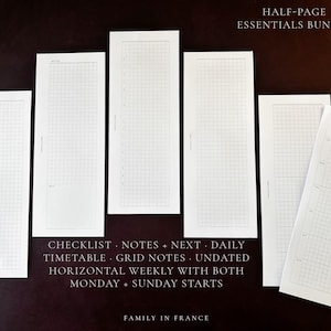 Puede incluir: Un conjunto de seis insertos de papel blanco para planificador etiquetados como HALF-PAGE ESSENTIALS BUNDLE. Las hojas presentan varios diseños de cuadrícula que incluyen una lista de verificación, notas, horario diario y planificadores semanales horizontales sin fecha.