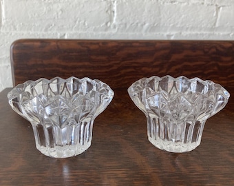 Par de candelabros antiguos de cristal tallado