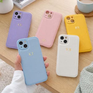 Puede incluir: Un letrero de madera rústica con el texto "Welcome to our home" en letras blancas. El letrero presenta un acabado envejecido y un diseño simple y acogedor, ideal para la decoración de la entrada.