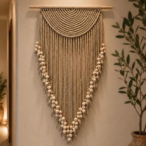 Boho makrama ścienna z drewnianymi koralikami, naturalna dekoracja ścienna, gobelin boho, rustykalny wystrój sypialni i salonu, ręcznie robiony prezent do domu